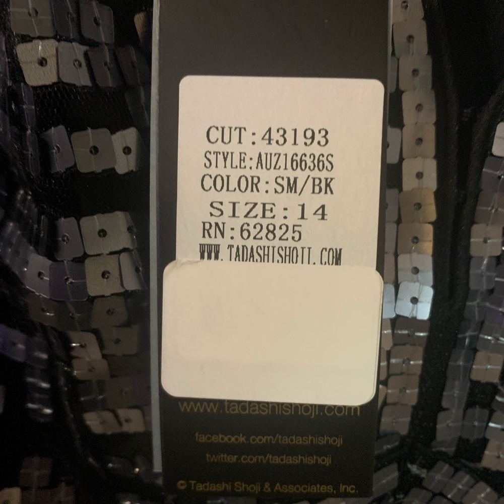 ❌SOLD❌ Tadashi Shoji Geometricaly Sequined Illusion Dress Size 14 - Picture 6 of 11